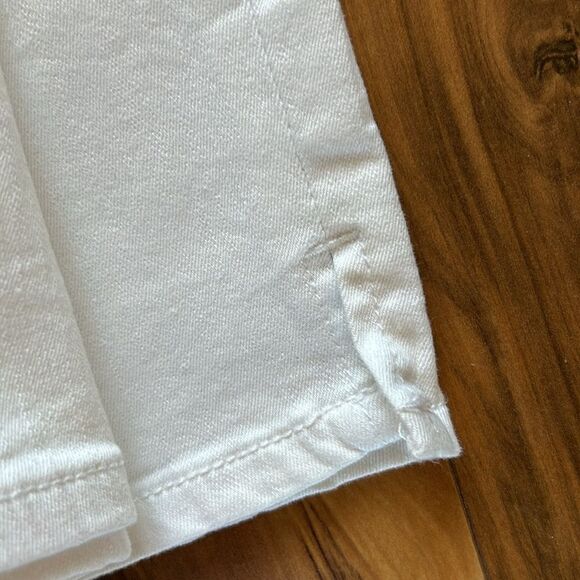 NEW Jessica Simpson White Jean Shorts - Picture 4 of 7